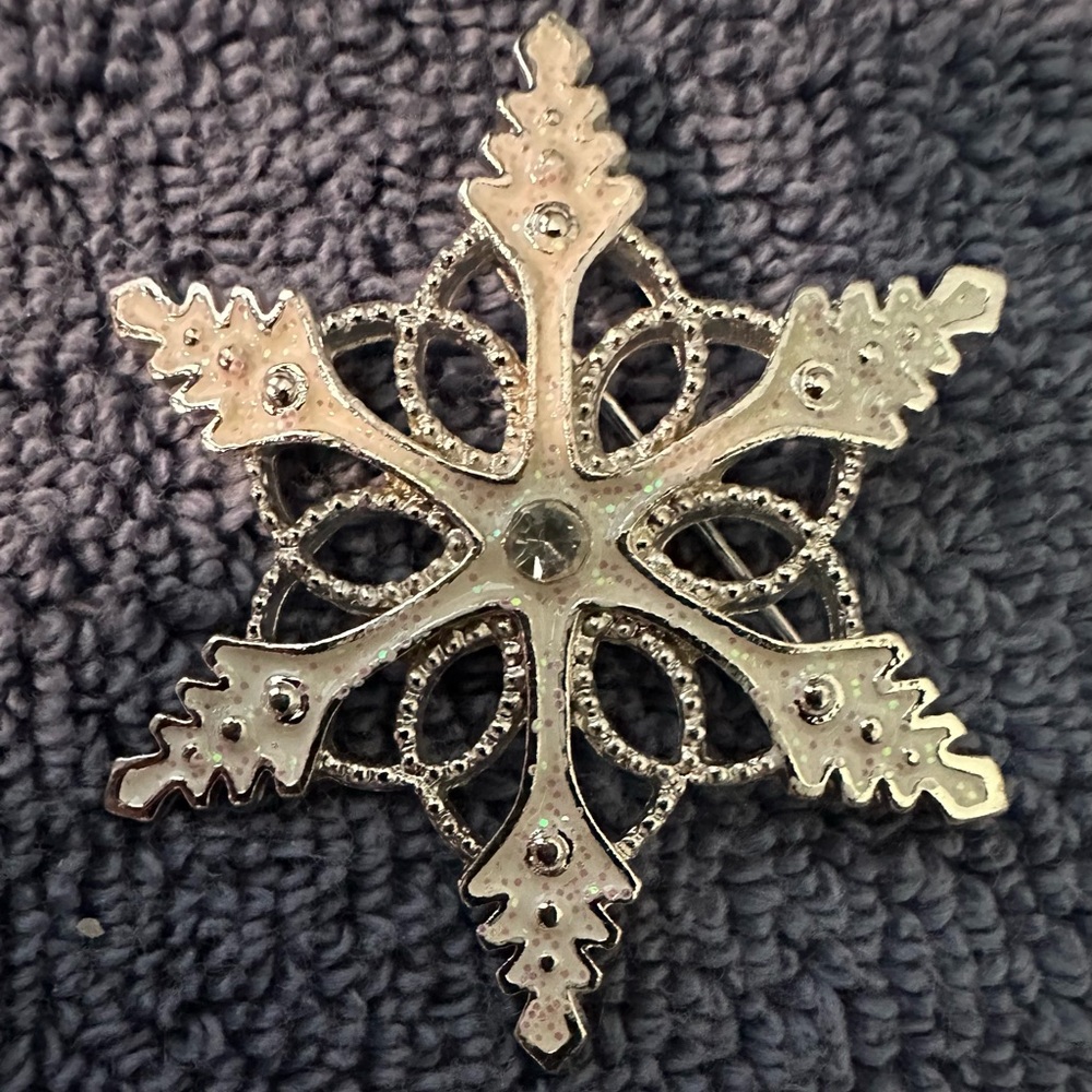 Snowflake pin